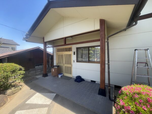 長野県塩尻市にて玄関柱など木部の塗装工事 施工後